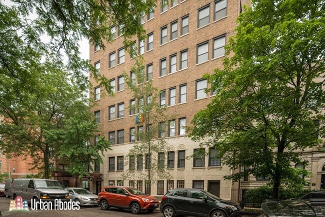 Building Photo - 818 W Lakeside Pl Unit A00C