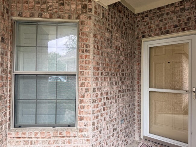 Photo - Modern Comfort Meets Cozy Living on Casual Cir!