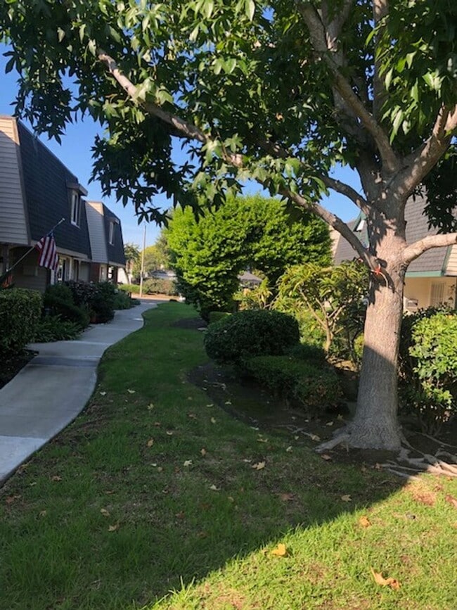 Photo - Charming 2-Bedroom Townhouse for Rent in Huntington Beach!