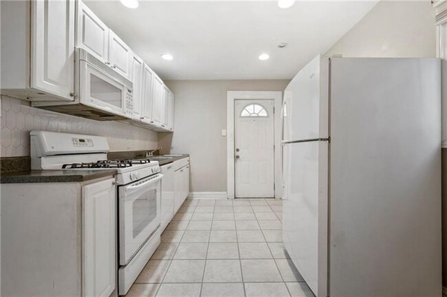 Photo - Charming 2-Bedroom Home with Tall Ceilings & Backyard Deck in Coraopolis