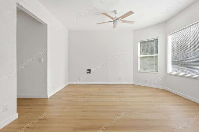 Photo - 2105 SE Stark St