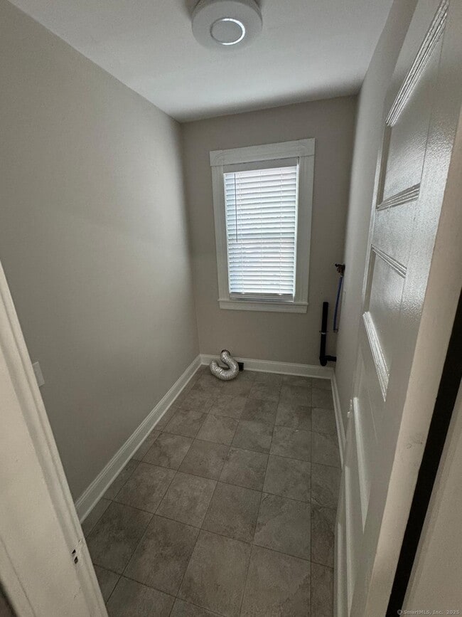 Photo - 37 New King St