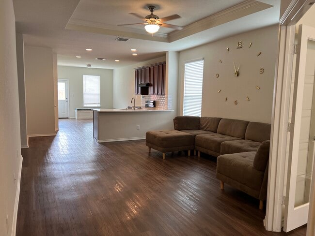 Sala y cocina - 338 Pollock Path