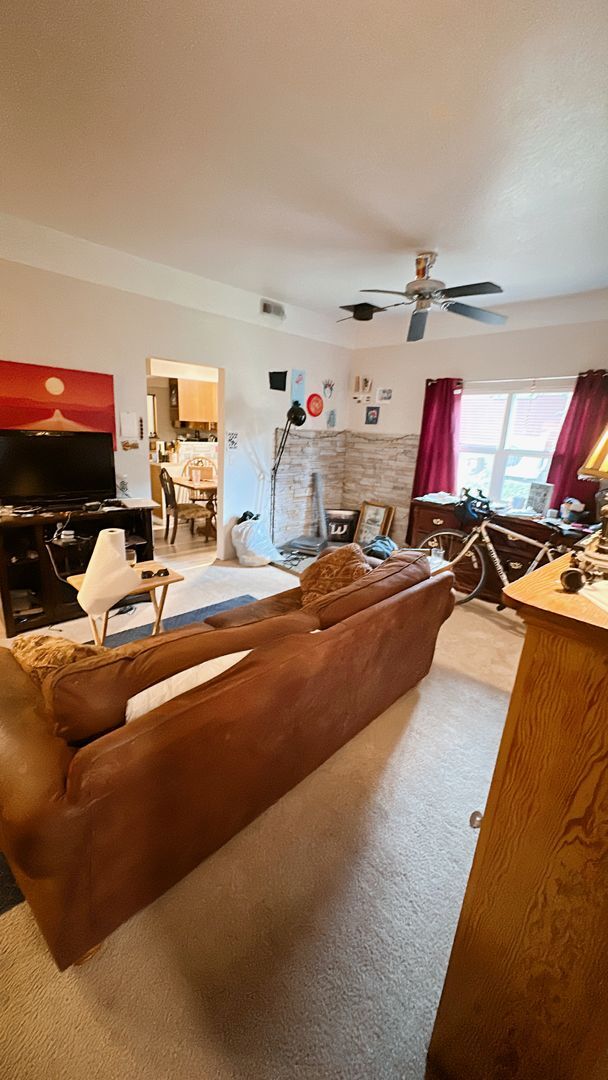 Photo - PRELEASE: 5 bdrm/2 bath in York neighborhood