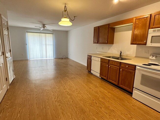 7 Lakeshore Cir