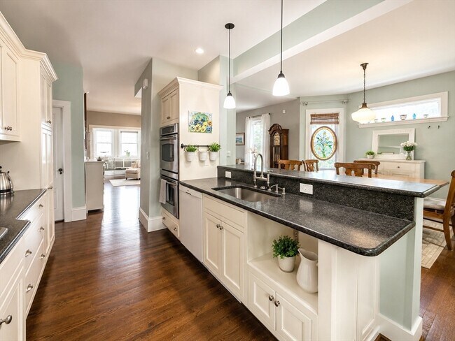 Photo - 1573 Centre St Unit B:Furnished