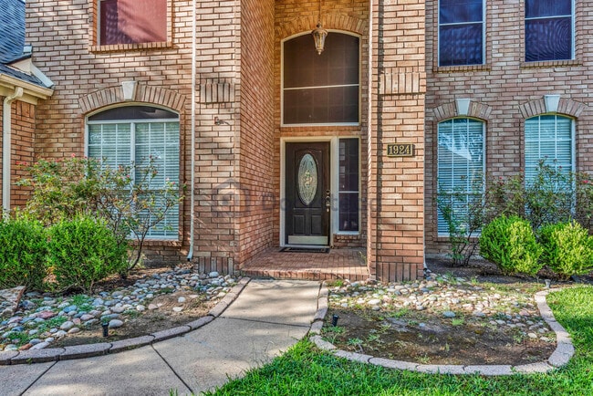 Photo - 1924 Waterford Dr