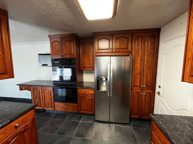 Photo - Beautiful 6 Bedroom/4 Bathroom in Centerville
