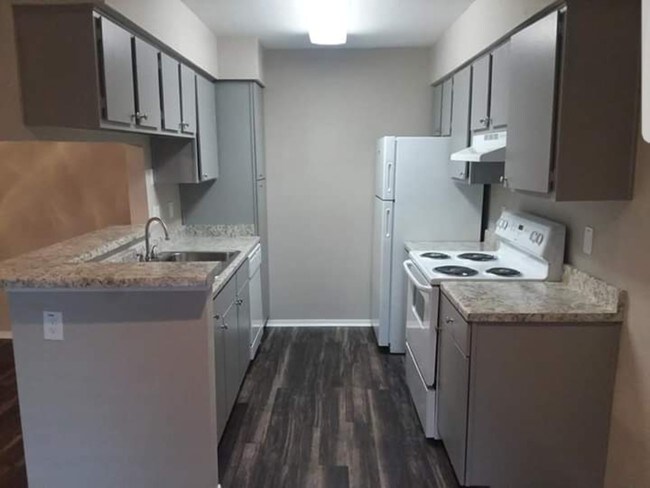 Del Lago Apartments