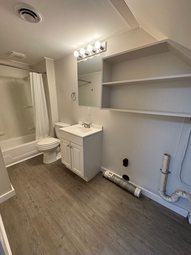 111/111.5-1115 S Oak St Unit 111 S. Oak St