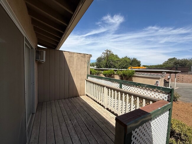 12784 California St Unidad J