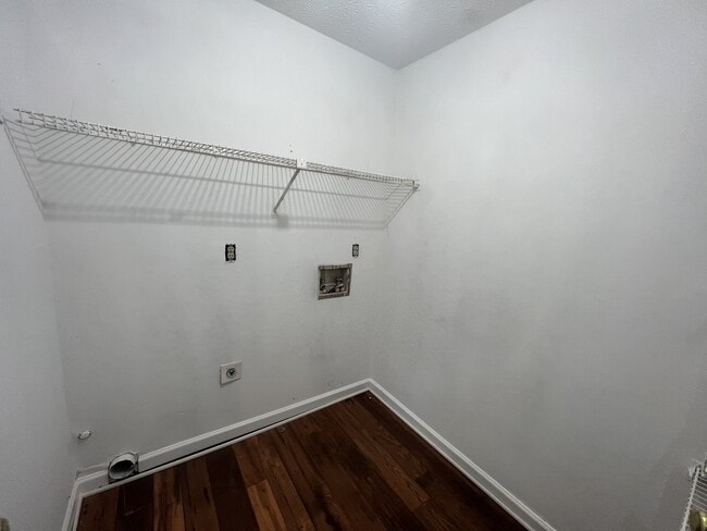 Photo - 661 Longbow Ct