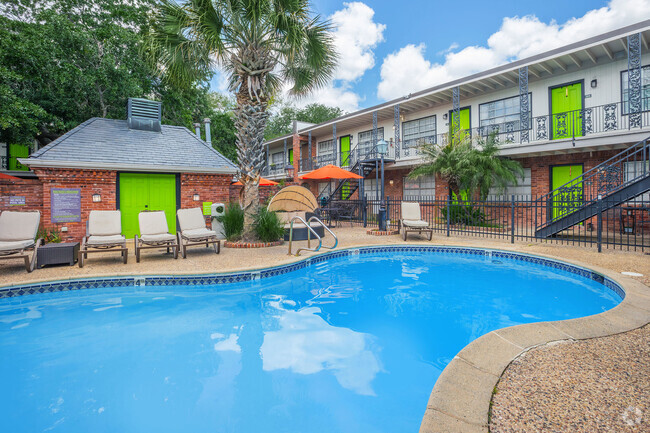 Building Photo - Chateau Lake Terrace Rental