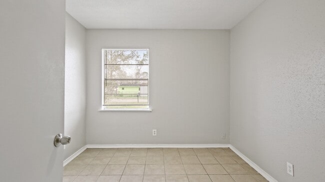 Building Photo - 612 Marshall