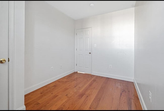 Photo - 212 Orange St SE Unit 4