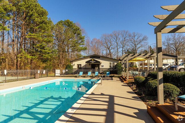 Swimming pool and sundeck - Hampton Creek Rental