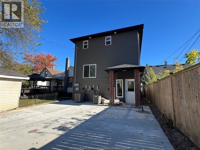 Photo - 917 McKay Ave