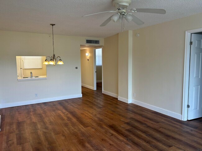 Photo - 109 Royal Pk Dr Unit 2c