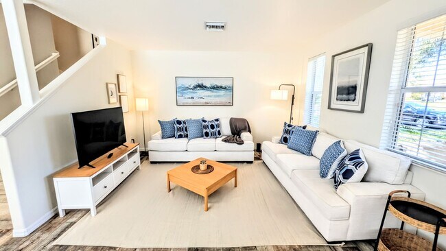 Photo - Seasonal/short term/annual  3/3 spacious townhouse with water view off University PKWY