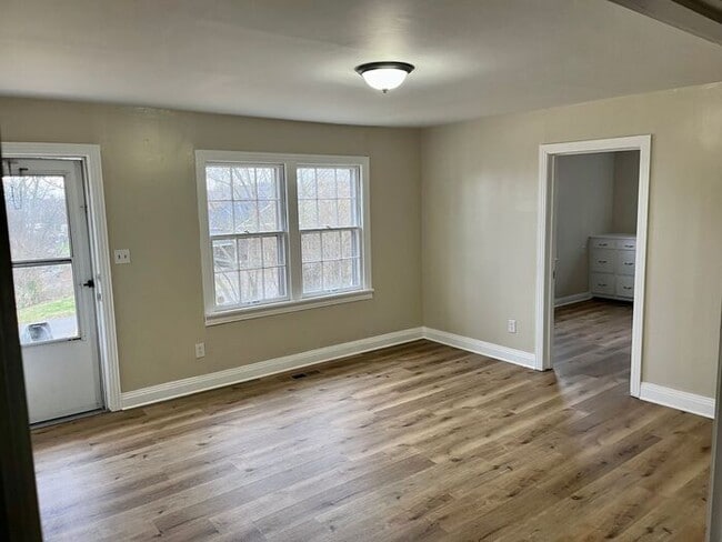 Photo - Beautiful 3 Bedroom Home w/yard!