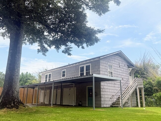 Building Photo - 1315 1/2 8th Street