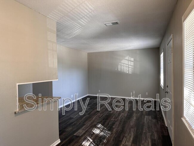 Photo - 403 Main St Unit Apt 7