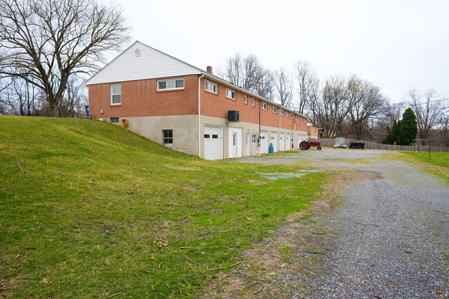 Photo - 2305 River Rd