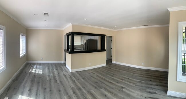 Photo - 17902 Saticoy St