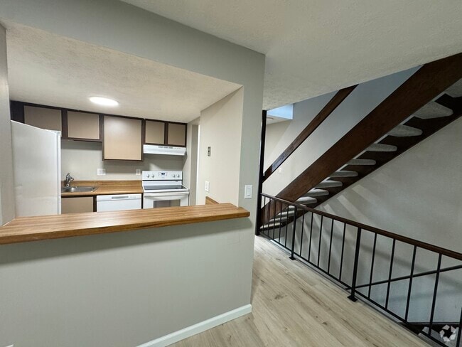 Building Photo - 2814 Stonehenge Dr Rental