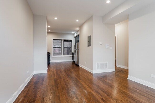 Photo - 527 W Barry Ave Unit 3N