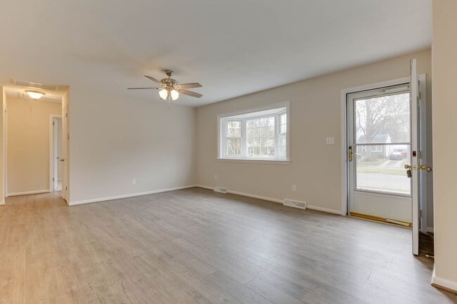 Photo - 213 Clemwood Pkwy