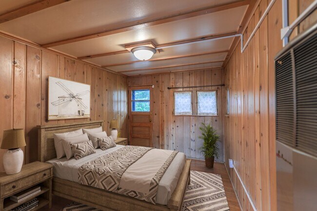 Photo - Adorable 2BR Carriage House Minutes from Downtown Mpls!