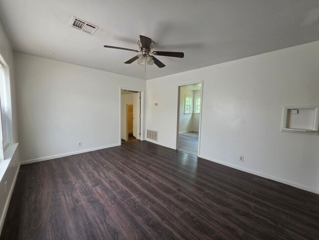 Photo - 3 Bed 1 Bath Home in Shawnee!