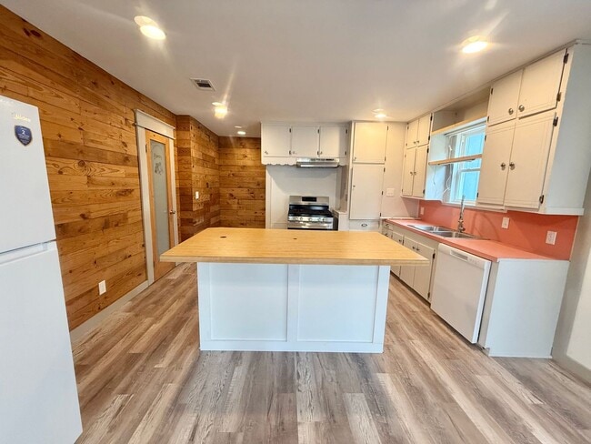 Photo - 402 Bonner St