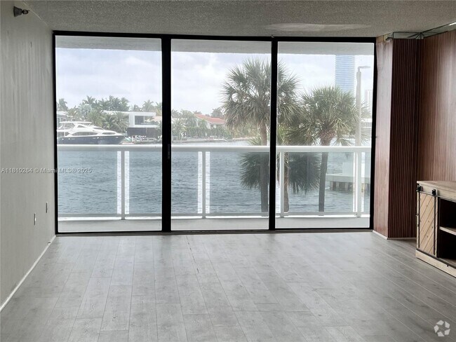 Building Photo - 20515 E Country Club Dr Unit 245 Rental