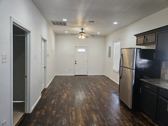 3907 Franklin Ave