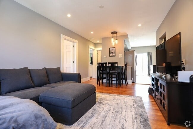 Building Photo - 1718 Commonwealth Ave Unit 7 Rental
