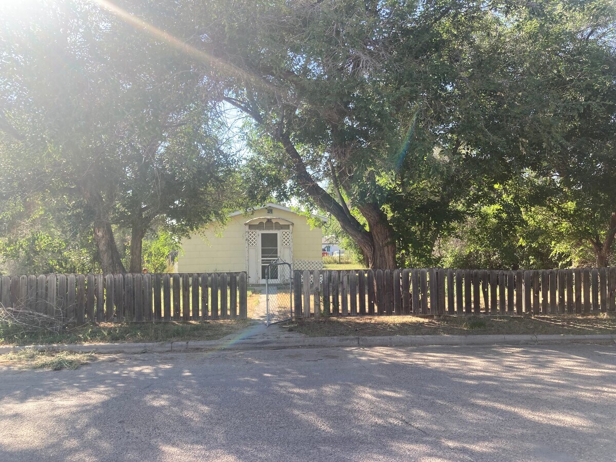 Photo - 114 2nd St SW