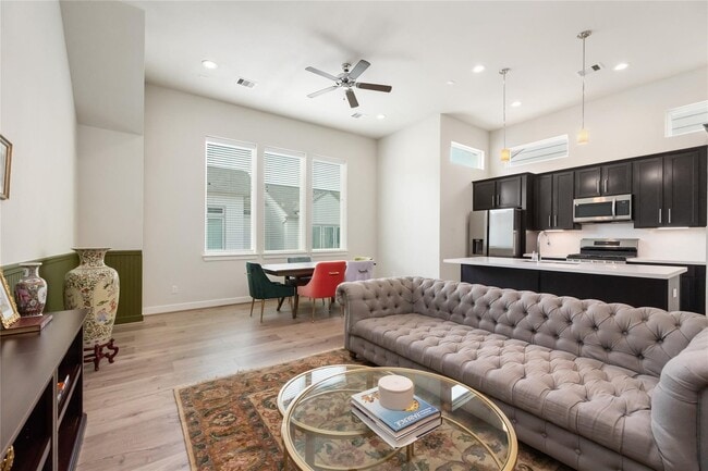 Photo - 147 Knightsbridge Park Ln