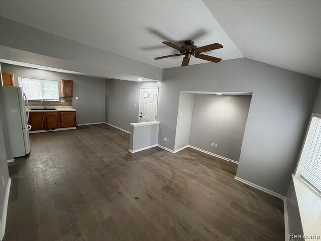 Photo - 19445 Inkster Rd