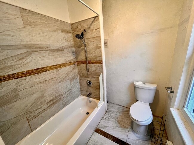 Photo - 703 E State St Unit 2b