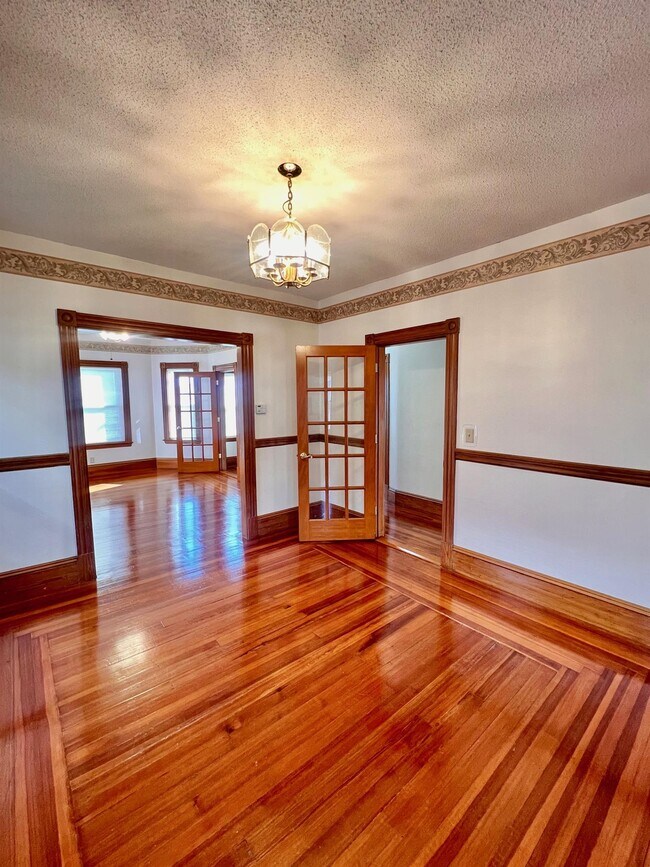 Building Photo - 22 Temple St Unit 22