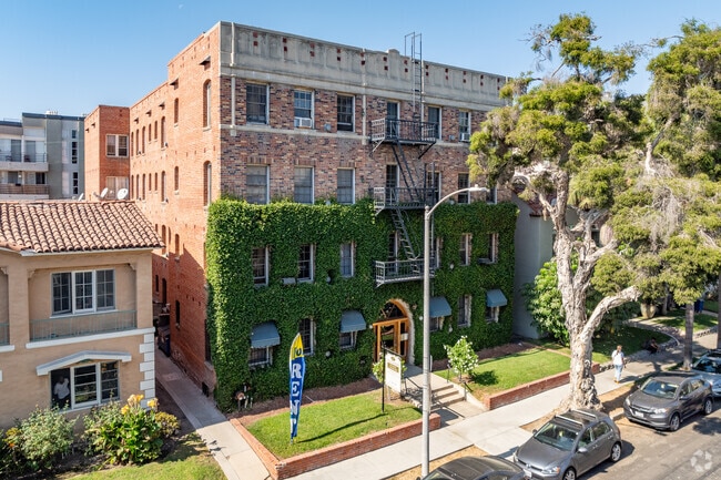 Photo - 611 S Cloverdale Ave