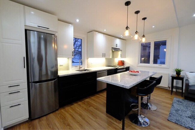 Photo - 326 High Park Av