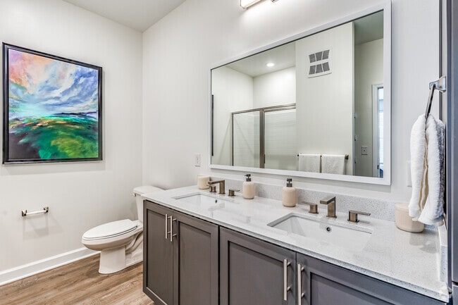 2BR, 2BA - 1115SF- Bathroom