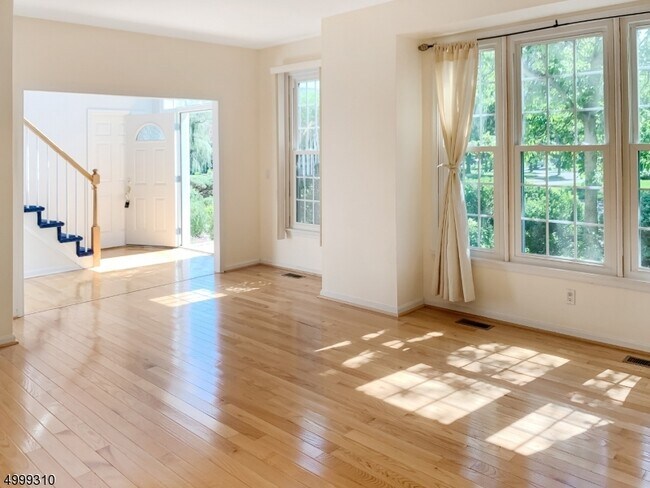 Photo - 9 Colonial Ct