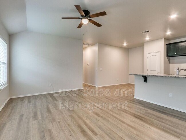 Photo - 10526 Utica Dr