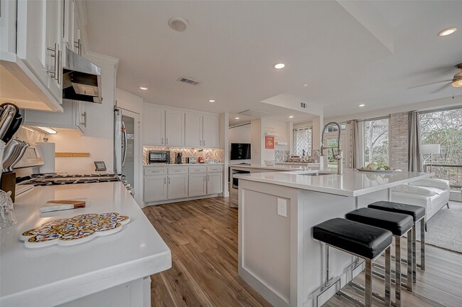 Building Photo - 6628 Bayou Glen Rd Unit 6628 Rental
