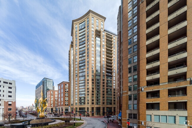 675 S President St - The Vue