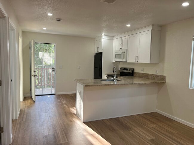 Building Photo - 3642 Wilson Ave Unit 46